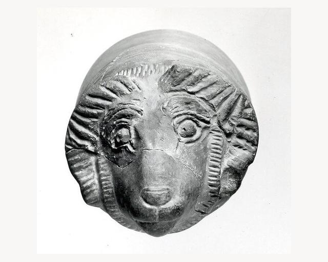 Drinking vessel in the form of a ram's head