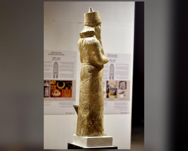 تمثال الملك شلمنصر الثالث