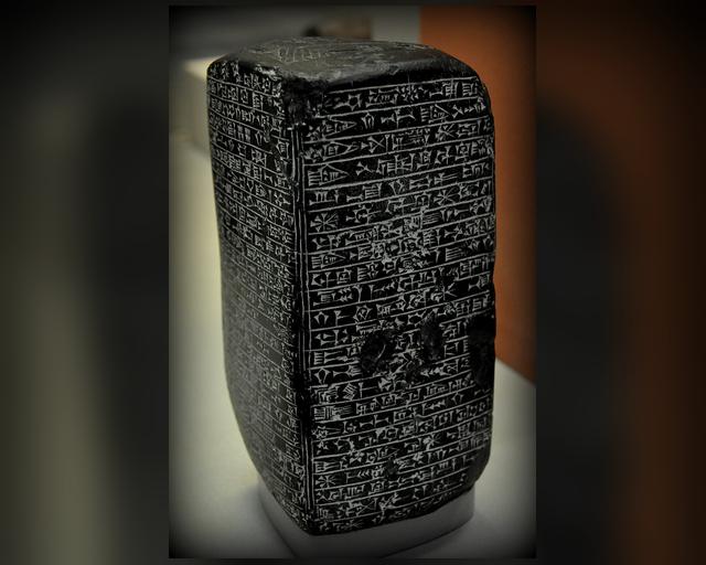 نصب أسرحدون البازلتي لإعادة بناء بابل